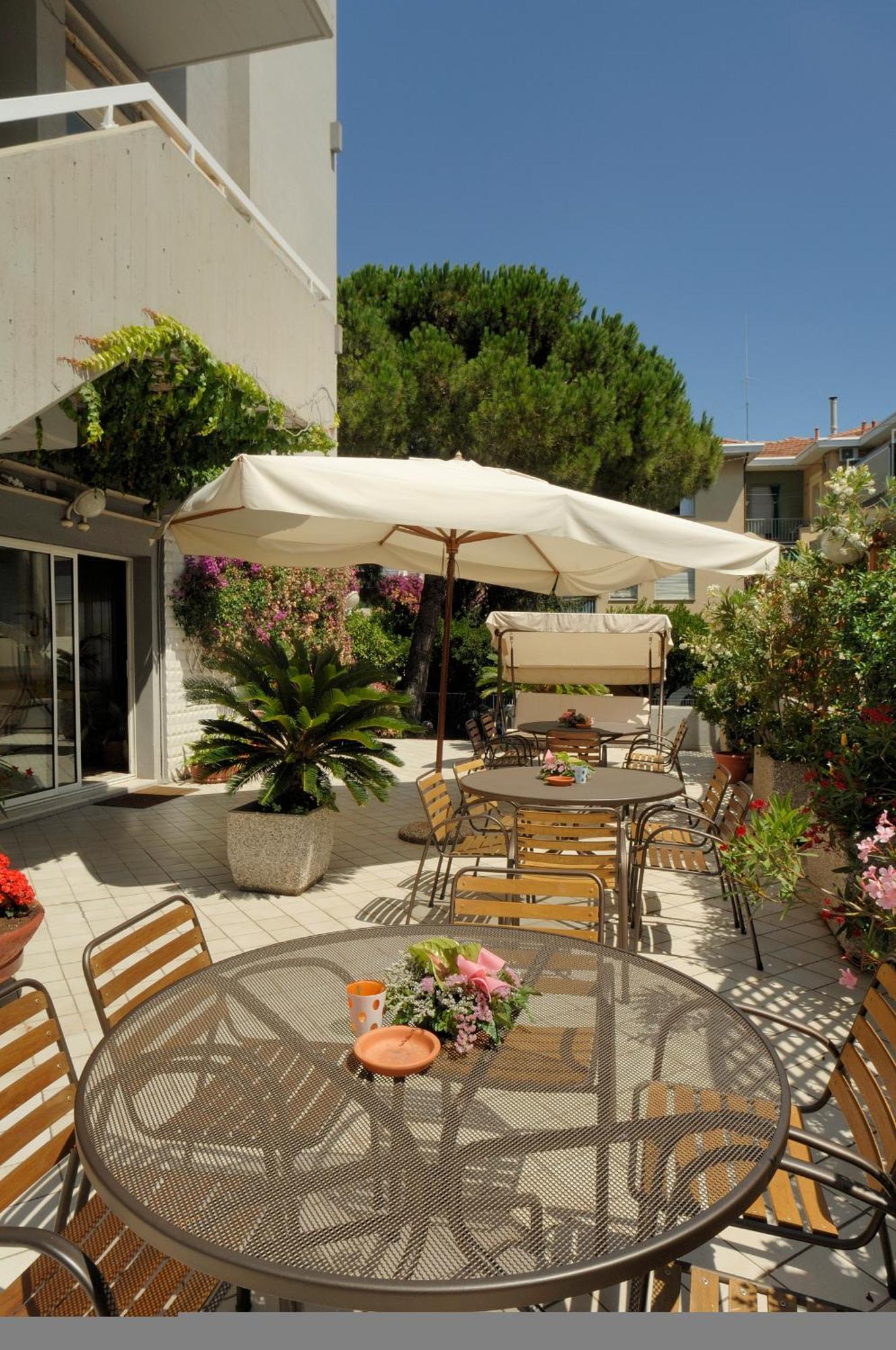 Corallo Wellness Hotel Diano Marina Exterior photo