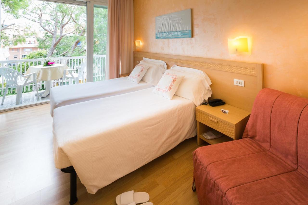 Corallo Wellness Hotel Diano Marina Exterior photo